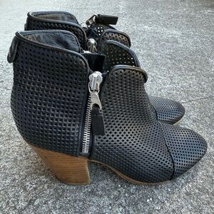 Rag & Bone Black Heeled Boots with Chunky Brown Heel